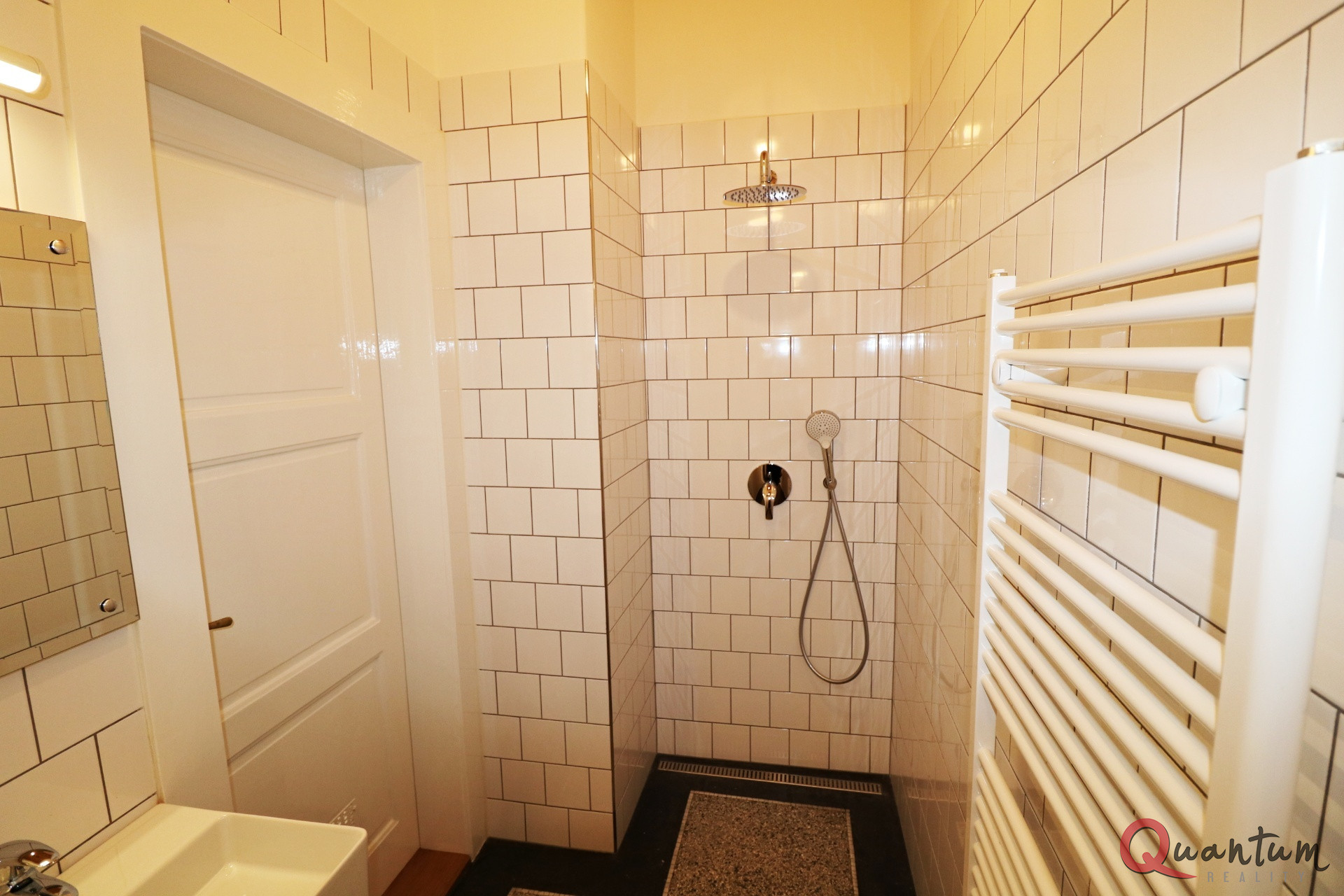 REZERVACE: Pronájem bytu 2+1, 72 m², krásná společná zahrada, sklep, Praha 6 – De…