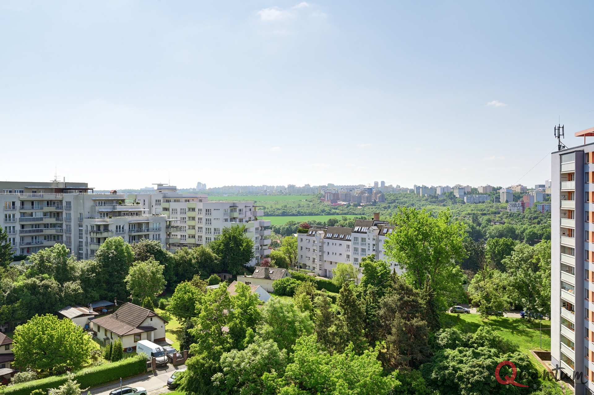 Pronájem vybaveného bytu 3+kk s krytou terasou 18 m², nadstandardním parkovacím stáním …