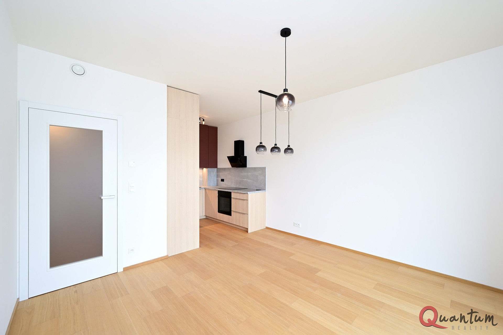 Světlý byt 2+kk v rezidenční čtvrti Zelené Město Heights – Praha