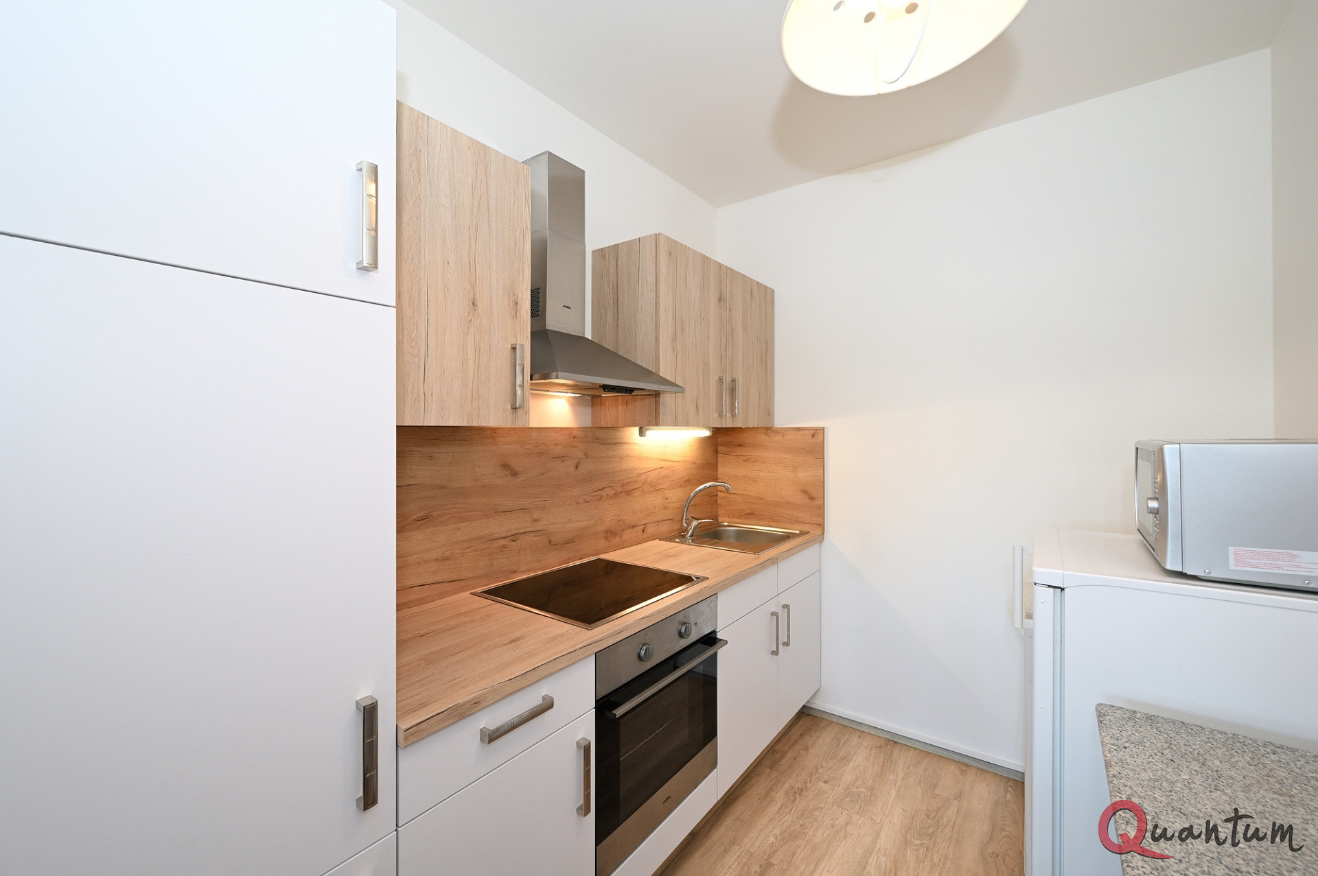 Exkluzivně: Pronájem zařízeného bytu 1+kk/B, celkem 60 m², parkování, Praha 5 – S&hellip;