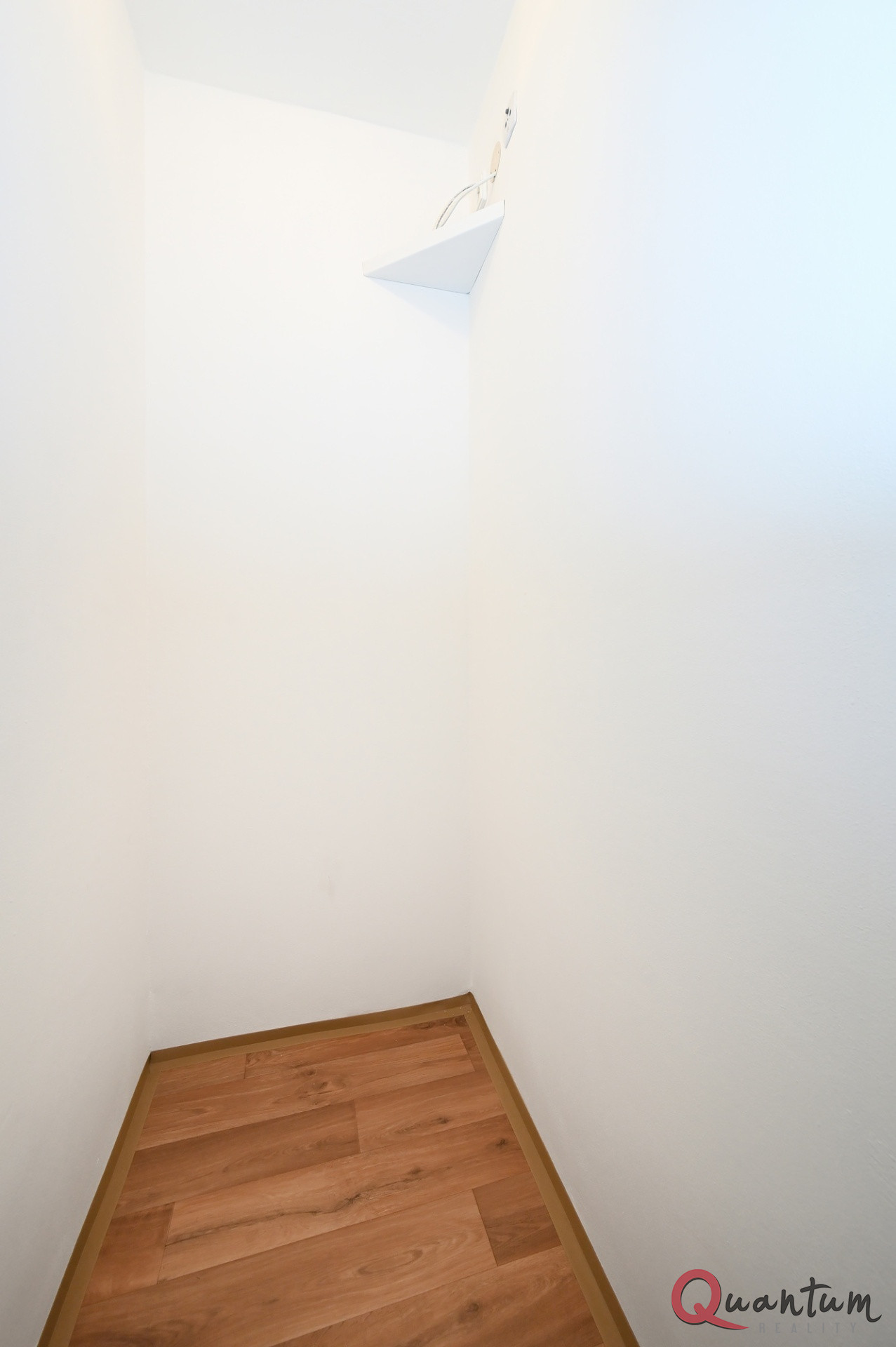 Pronájem světlého a prostorného bytu 3+1, 70 m2, 7 m2 lodžií, Praha – Bohnice