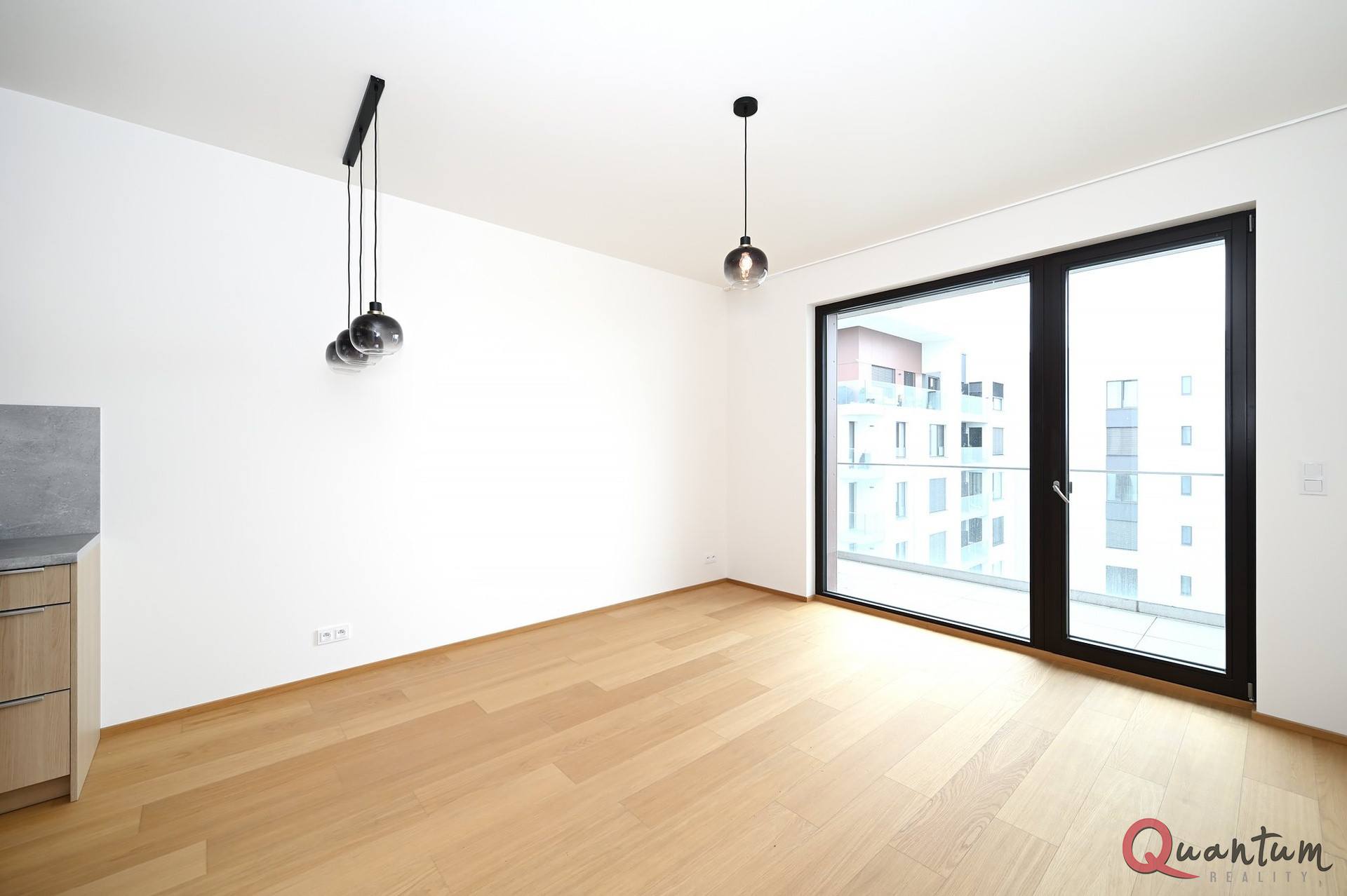 Světlý byt 2+kk v rezidenční čtvrti Zelené Město Heights – Praha
