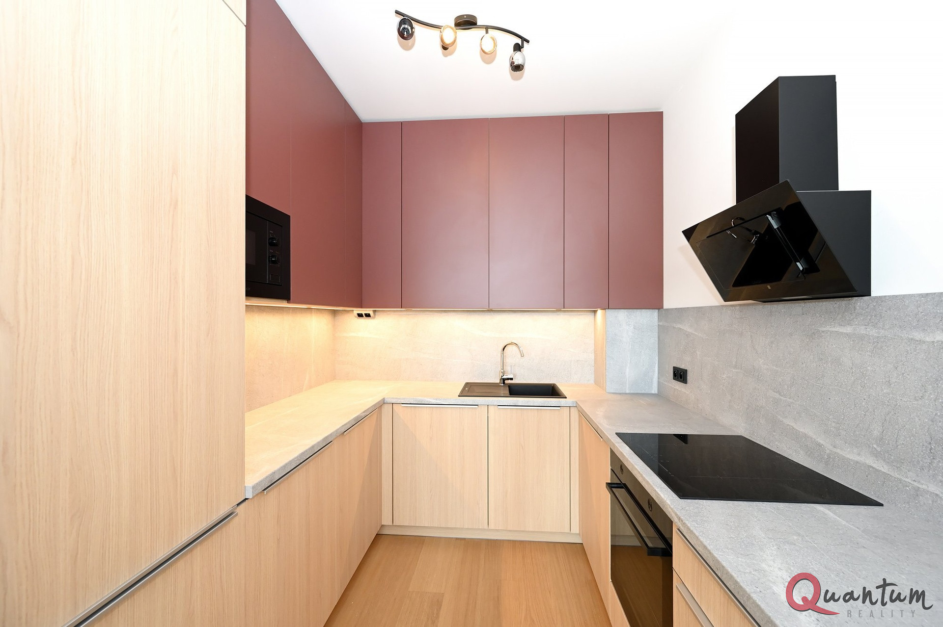 Světlý byt 2+kk v rezidenční čtvrti Zelené Město Heights – Praha