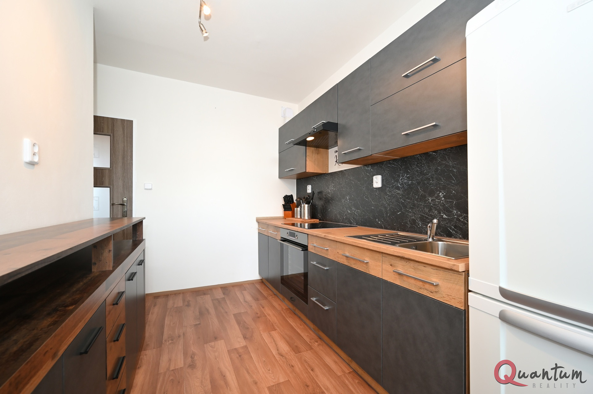 Pronájem světlého a prostorného bytu 3+1, 70 m2, 7 m2 lodžií, Praha – Bohnice