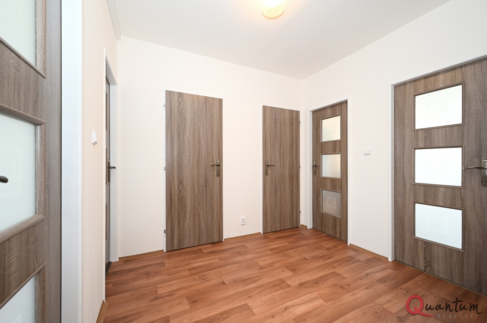 Pronájem světlého a prostorného bytu 3+1, 70 m2, 7 m2 lodžií, Praha – Bohnice