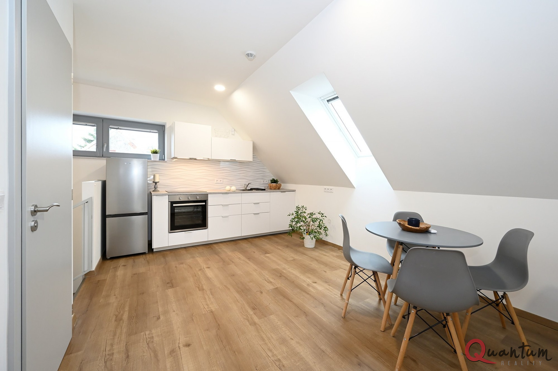 Pronájem kanceláře v novostavbě 89 m², Za Knotkem, Praha 5 – Holyně