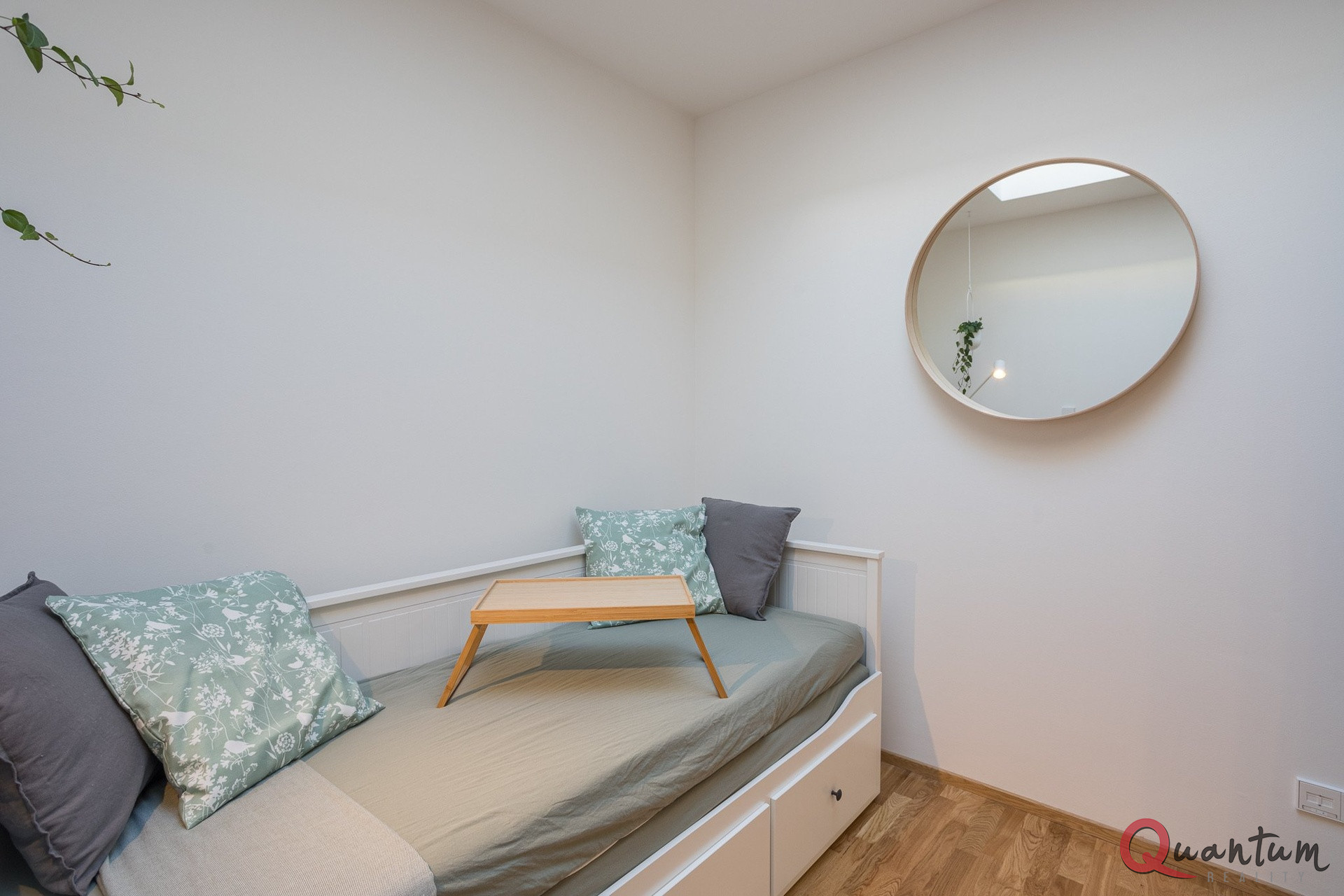 Pronájem moderního bytu 1+kk s terasou, Grafická, Praha – Smíchov