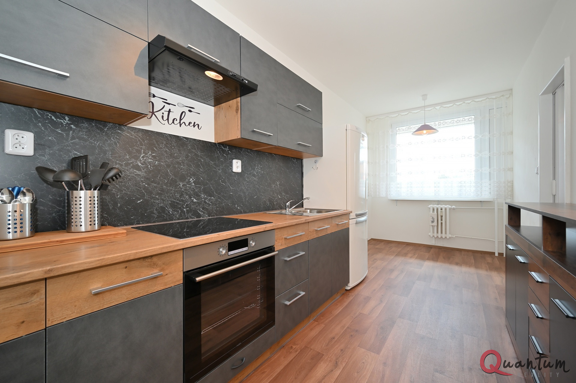 Pronájem světlého a prostorného bytu 3+1, 70 m2, 7 m2 lodžií, Praha – Bohnice