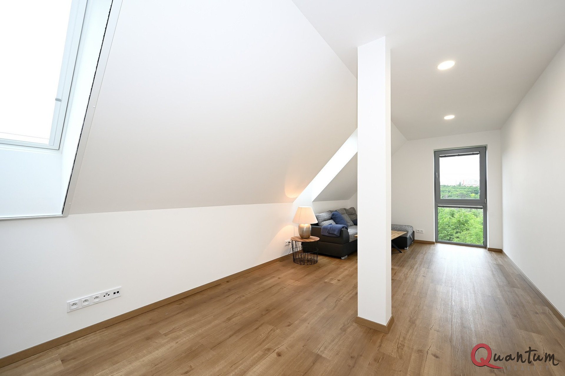 Pronájem samostatného patra moderní novostavby, Za Knotkem, Praha 5 – Holyně