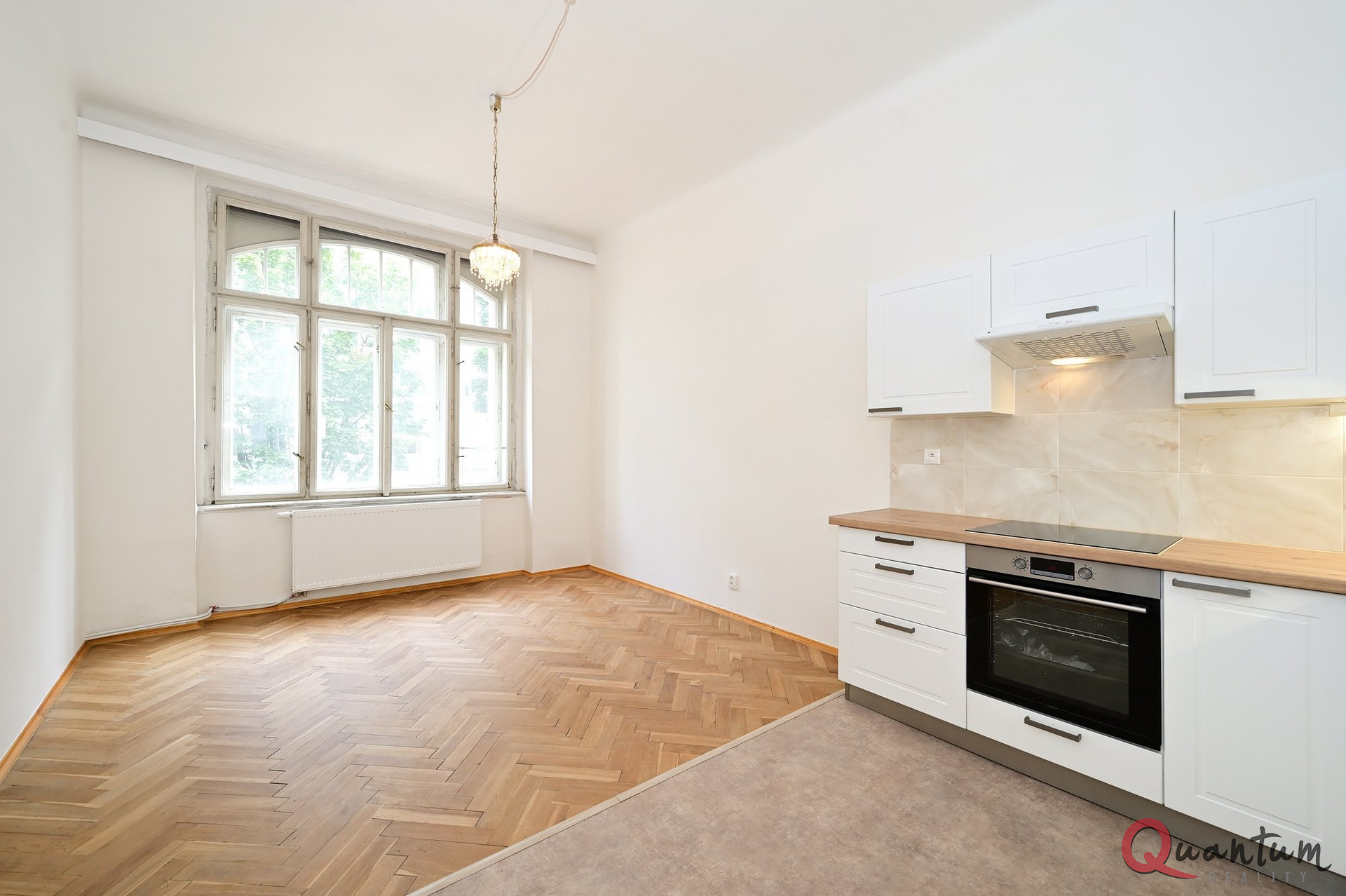 Pronájem zrekonstruovaného bytu, 2+kk, 50 m2, Praha 3 – Žižkov